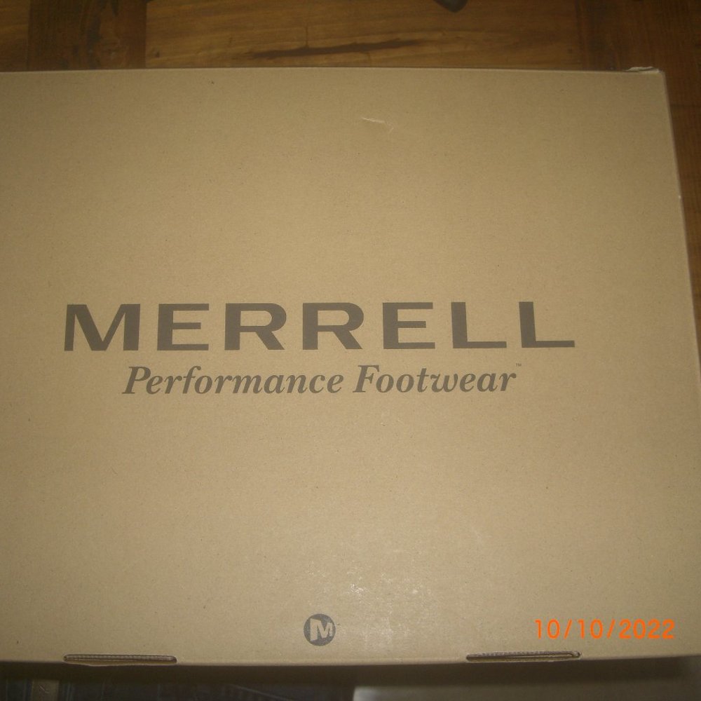 MENS MERRELL BOOTS TAN IN COLOR BLACK SOLES
